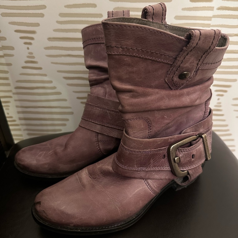 Stylish Mauve Ankle Boots